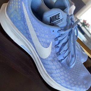 Nike Pegasus 35 - Women’s Size 10 - Light Blue